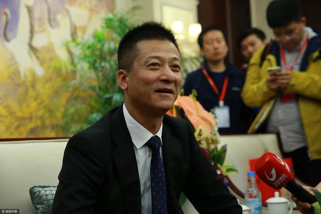 他揉捏她两乳不停呻吟在线播放