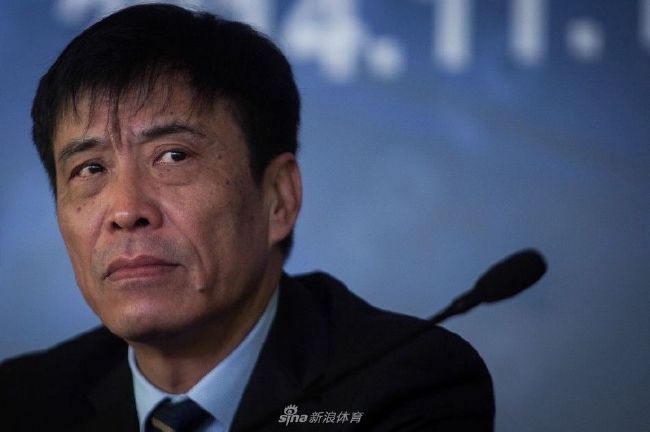 上课被女同桌摸硬了